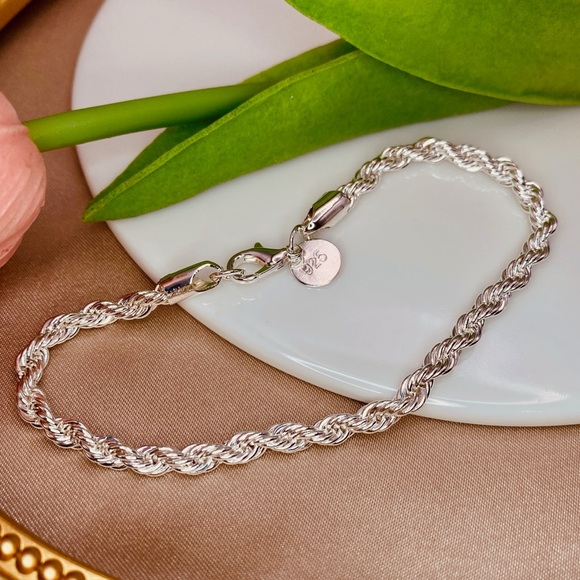 925 Sterling Silver Cute Minimalist Twisted Rope Design Bracelet - Picture 3 of 6